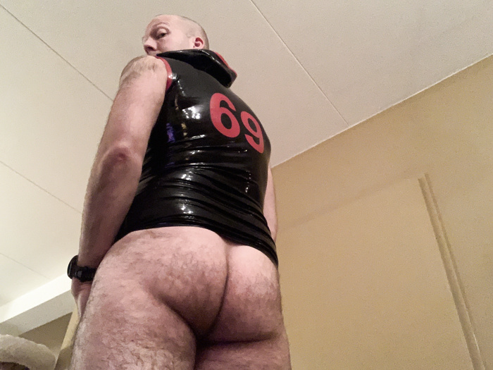 I love being in a full suit feeling cum everywhere