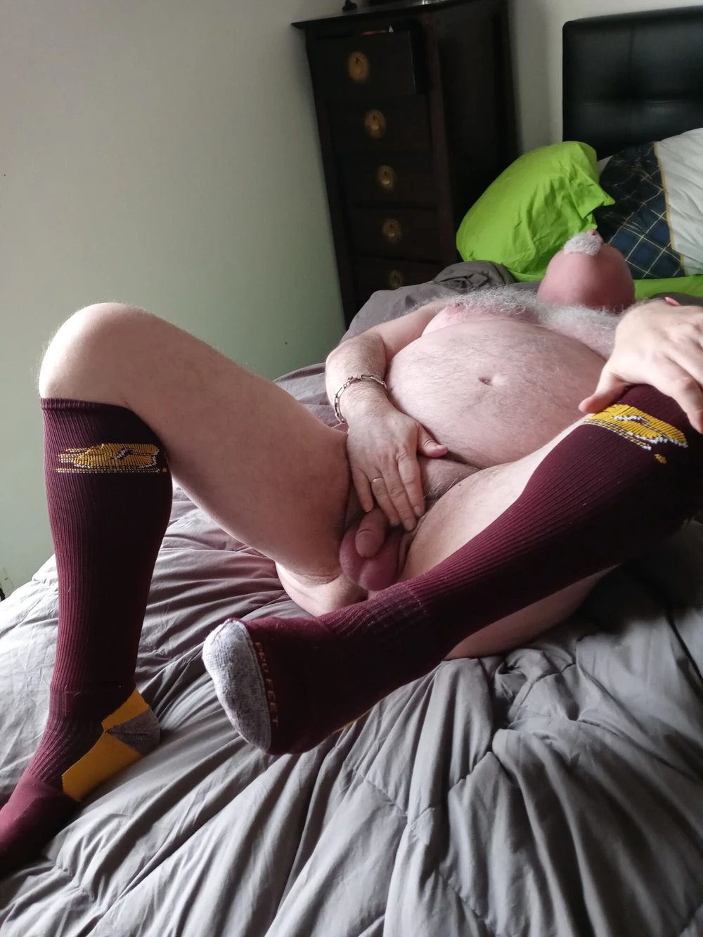 Jerking and feet: 41 nude pics