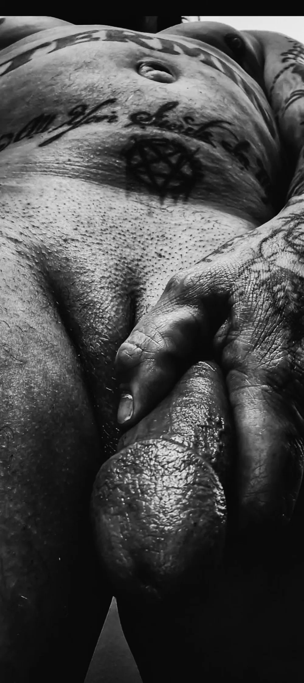 Playing around : 6 nude pics
