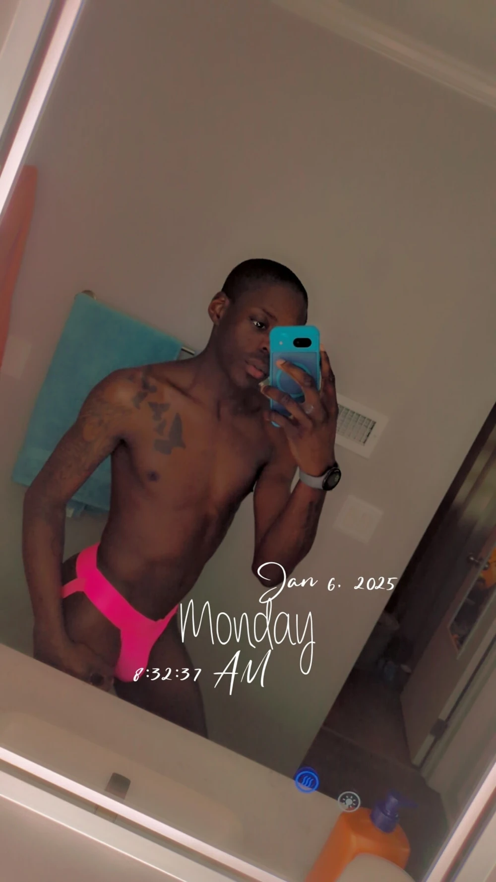 Pink 🩷: 7 nude pics