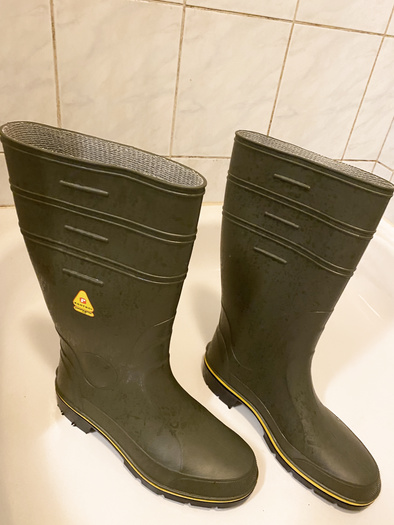 Rubberboots with piss, shit, sperm, manure and cowshit