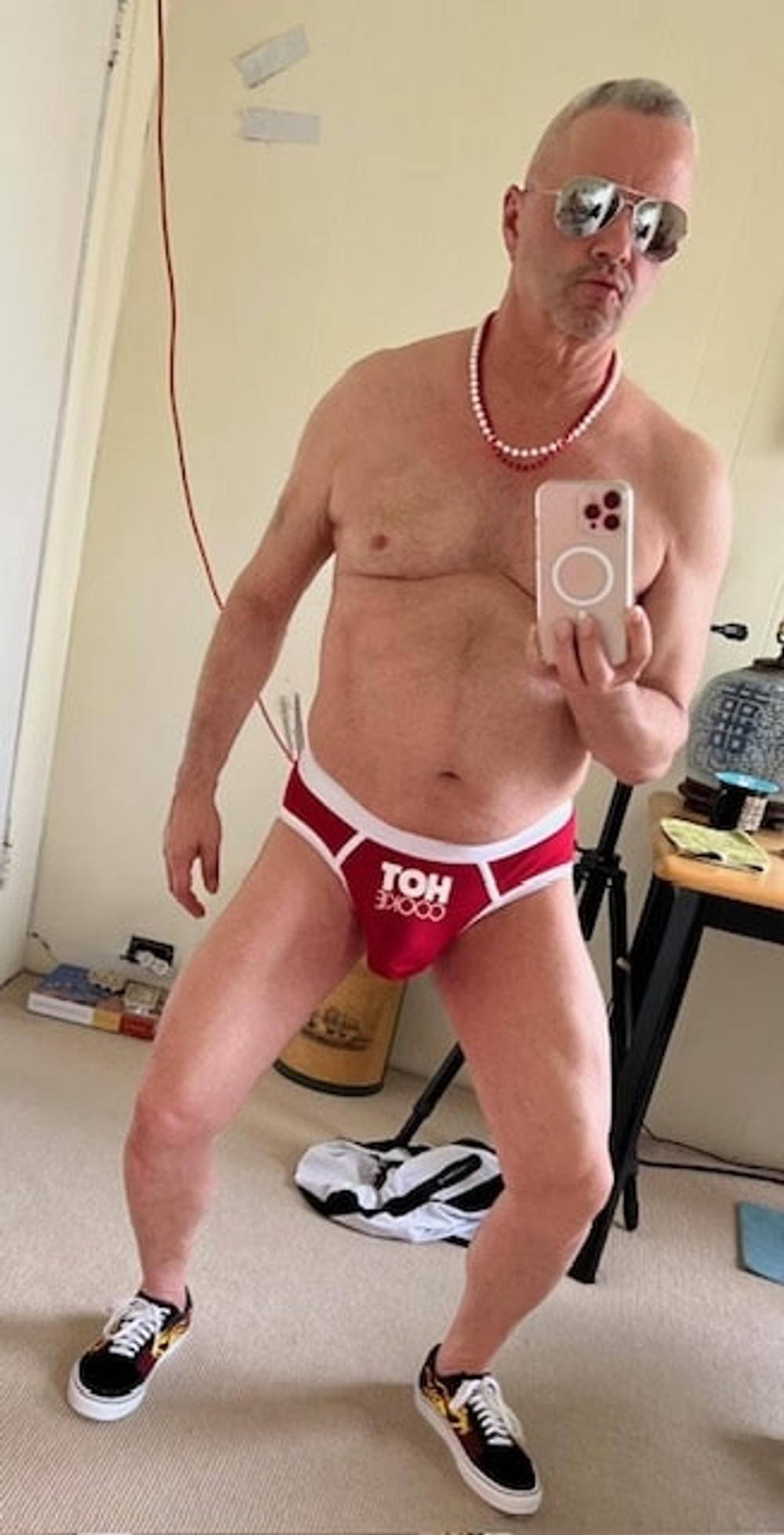 Hot cookie anyone?: 5 nude pics