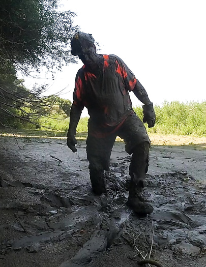 I'm 59 years old hard mudfetisist. workergear, rubberboots, neoprene, mud and used gear oil, lycra and motocross gewars my fetishes. search same minded mudfetisist partner, friend for mudactions.