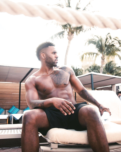 This man is hot as fuck...and his music actually isn't that bag. i wish i could've seen the bulge in cats that all of the actors were talking about. if you want pictures taken down, just ask.