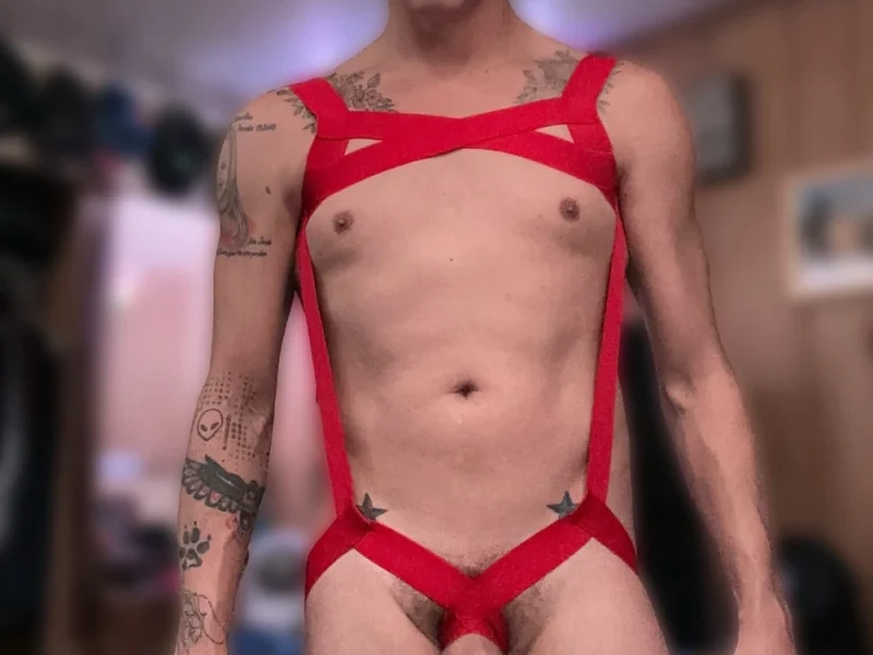 Naked: 23 nude pics