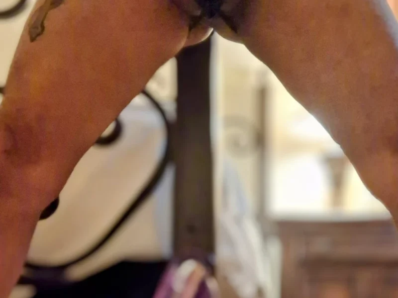 New thong and toy: 7 nude pics