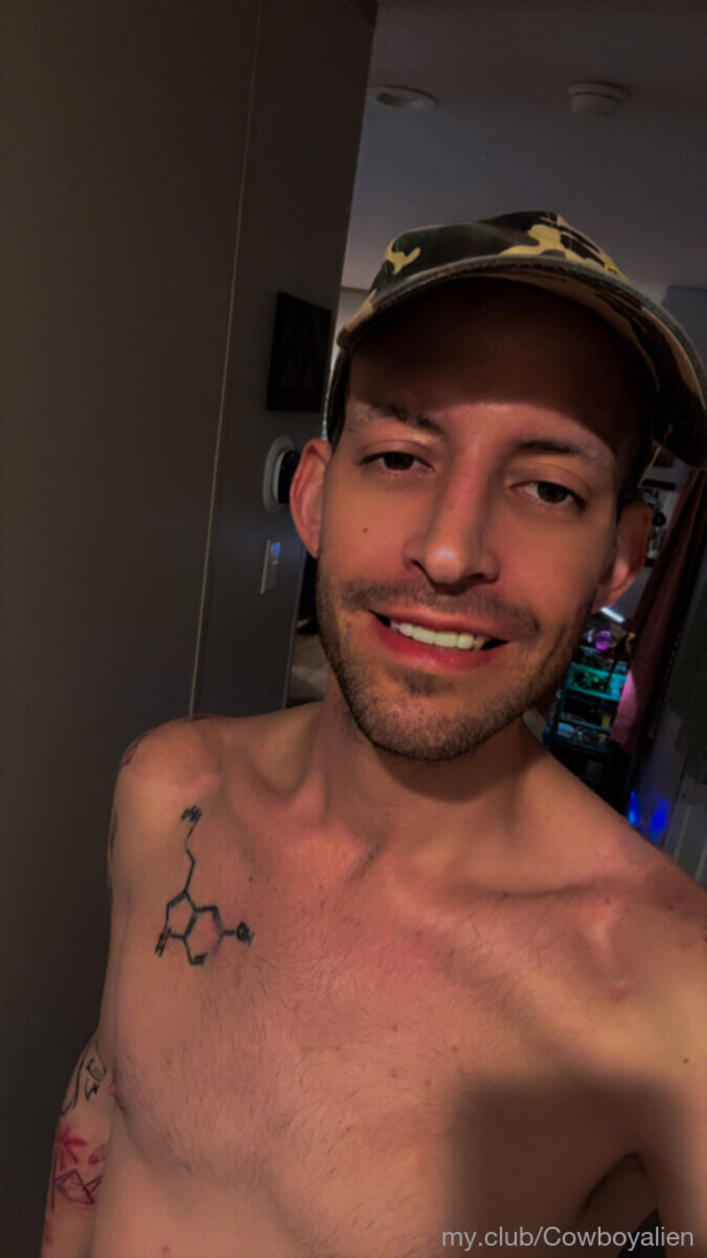 Cowboy alien (trey) free photos: 14 nude pics