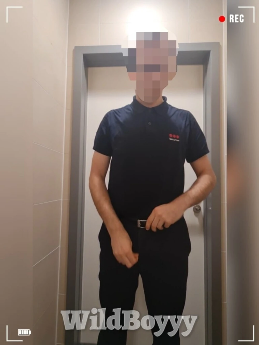 Security guard 100: 10 nude pics
