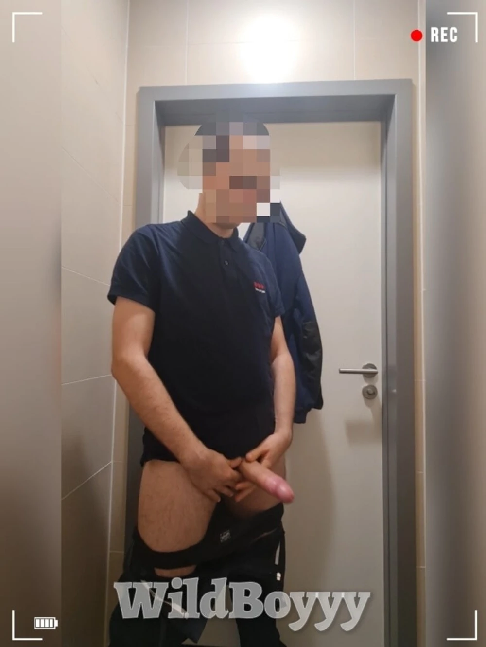 Security guard 101: 10 nude pics
