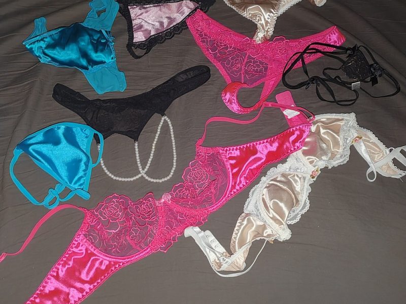 Wifes clothes part 2: 8 nude pics