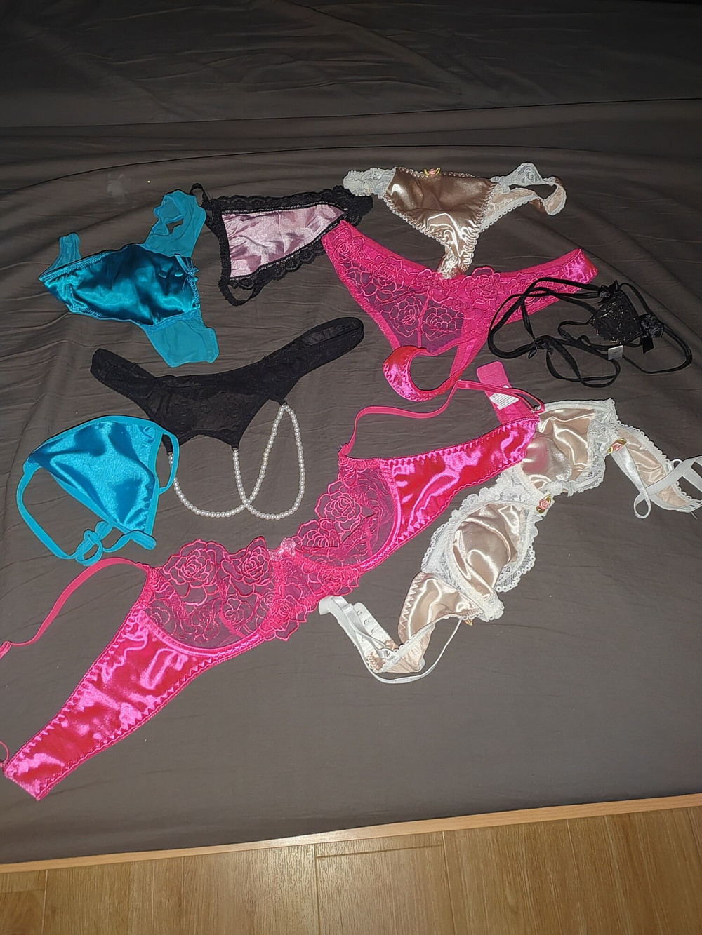 Wifes clothes part 2: 8 nude pics